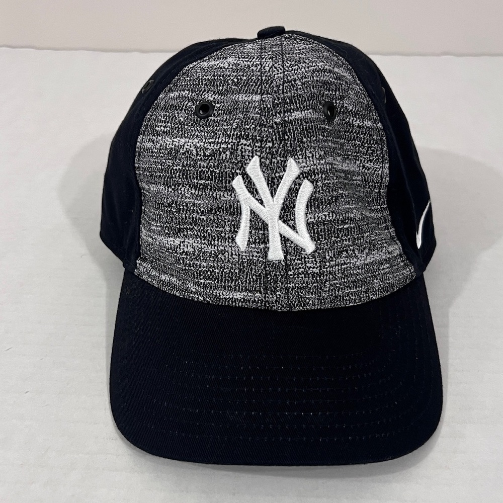 Nike New York Yankees Black Adjustable Hat